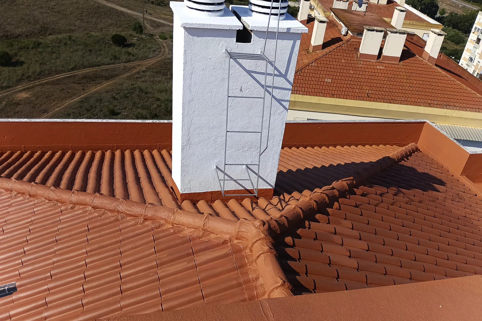Reabilitação da fachada tardoz e telhado