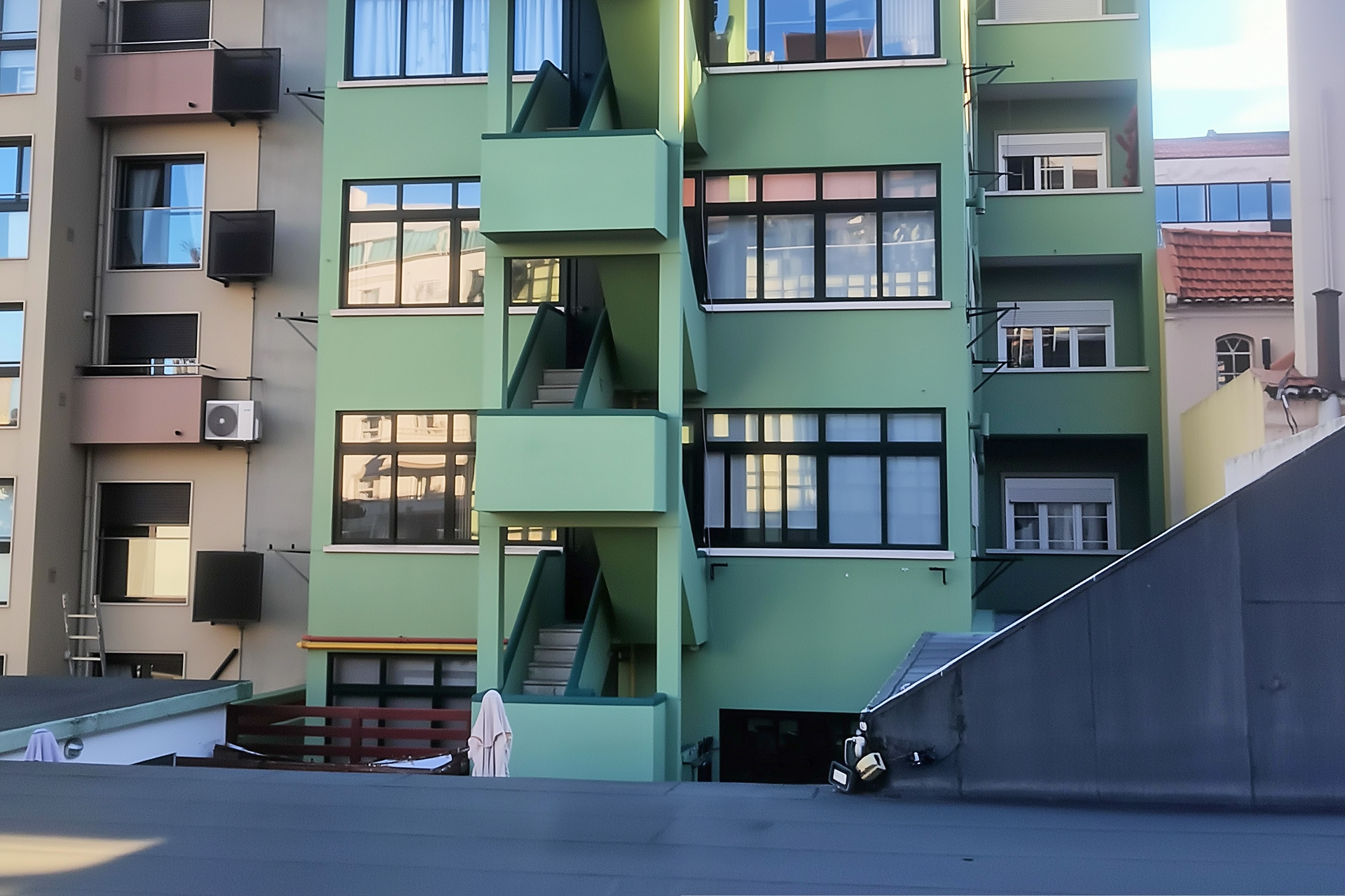 Reabilitação da fachada tardoz - Av.-Barbosa-du-Bocage - Lisboa