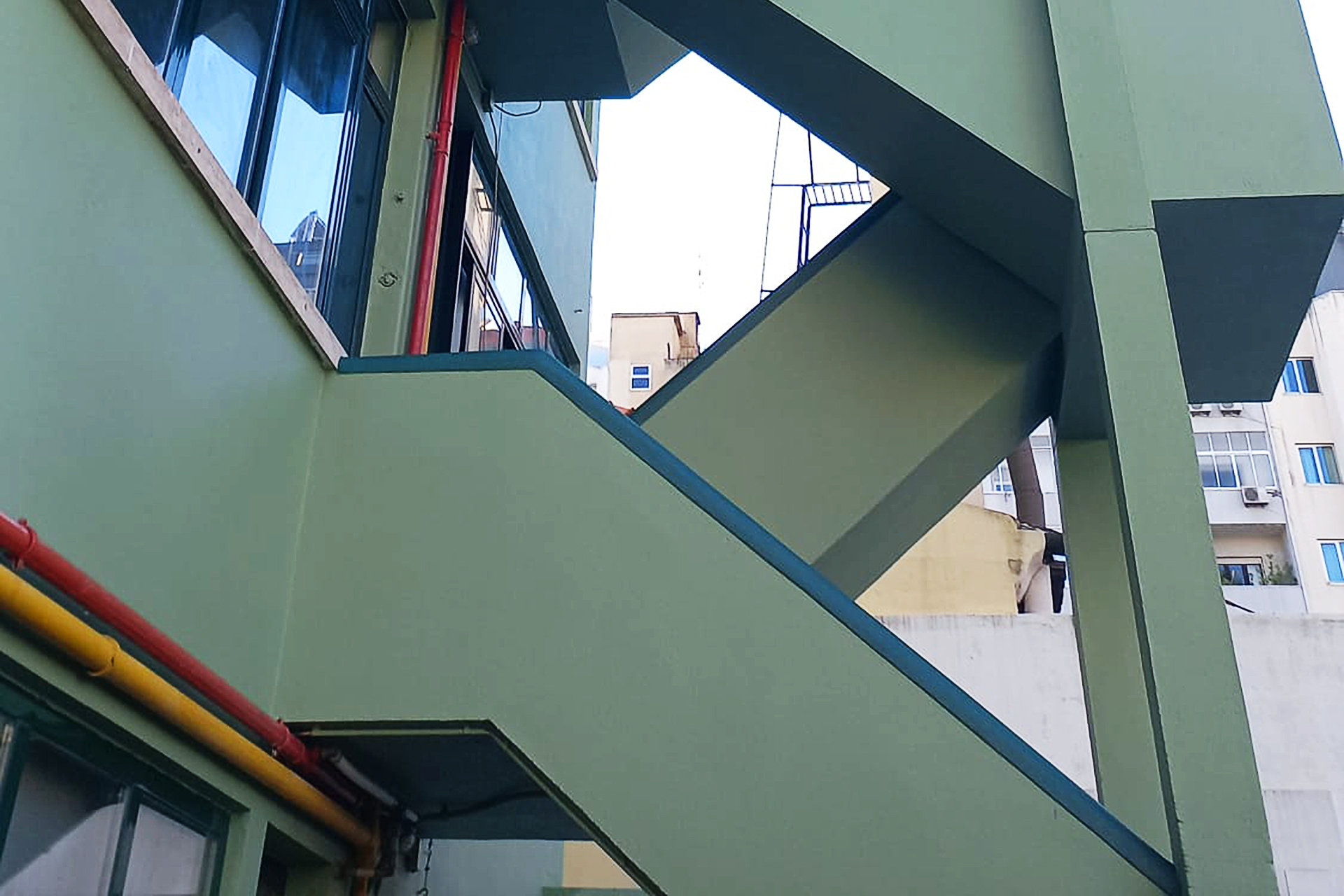 Reabilitação da fachada tardoz - Av.-Barbosa-du-Bocage - Lisboa